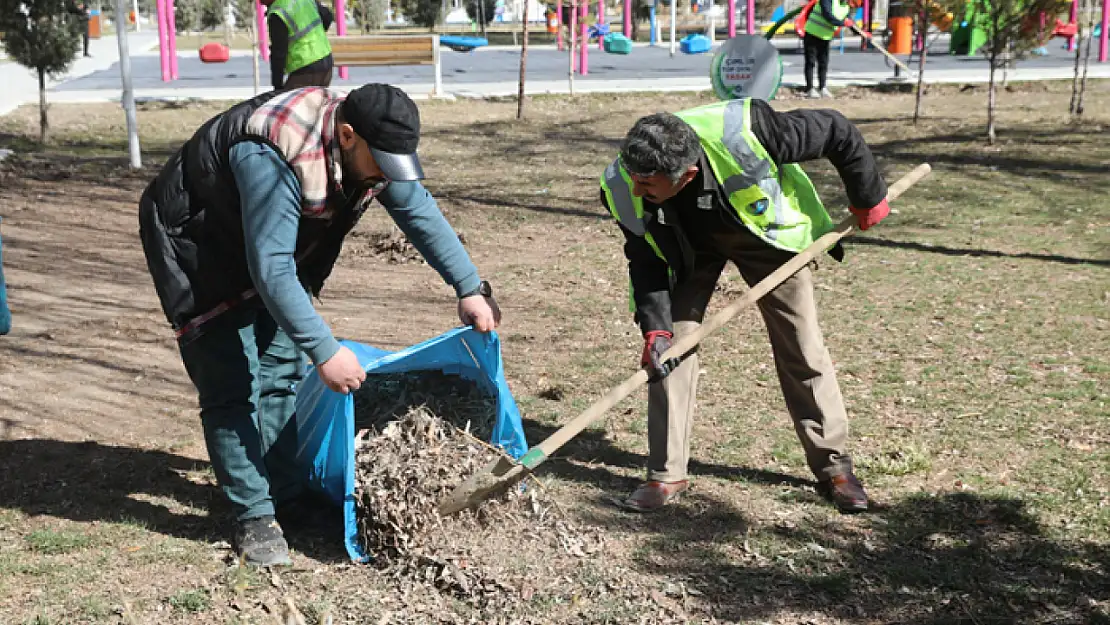 İpekyolu Belediyesi'nden parklarda bakım onarım çalışması