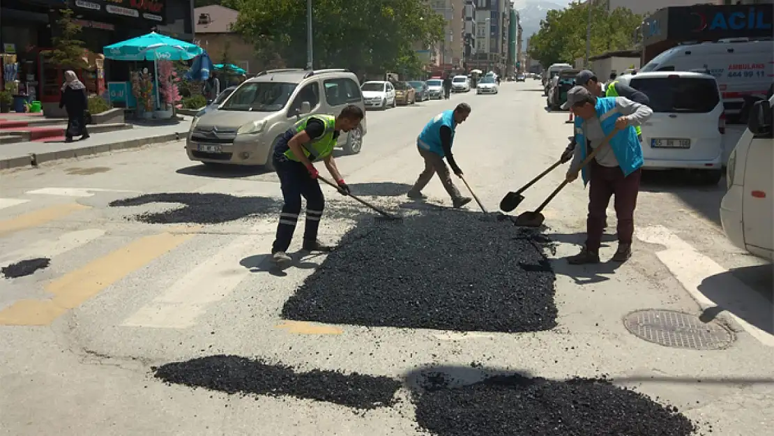 İpekyolu Belediyesi'nden yol bakım onarım çalışması