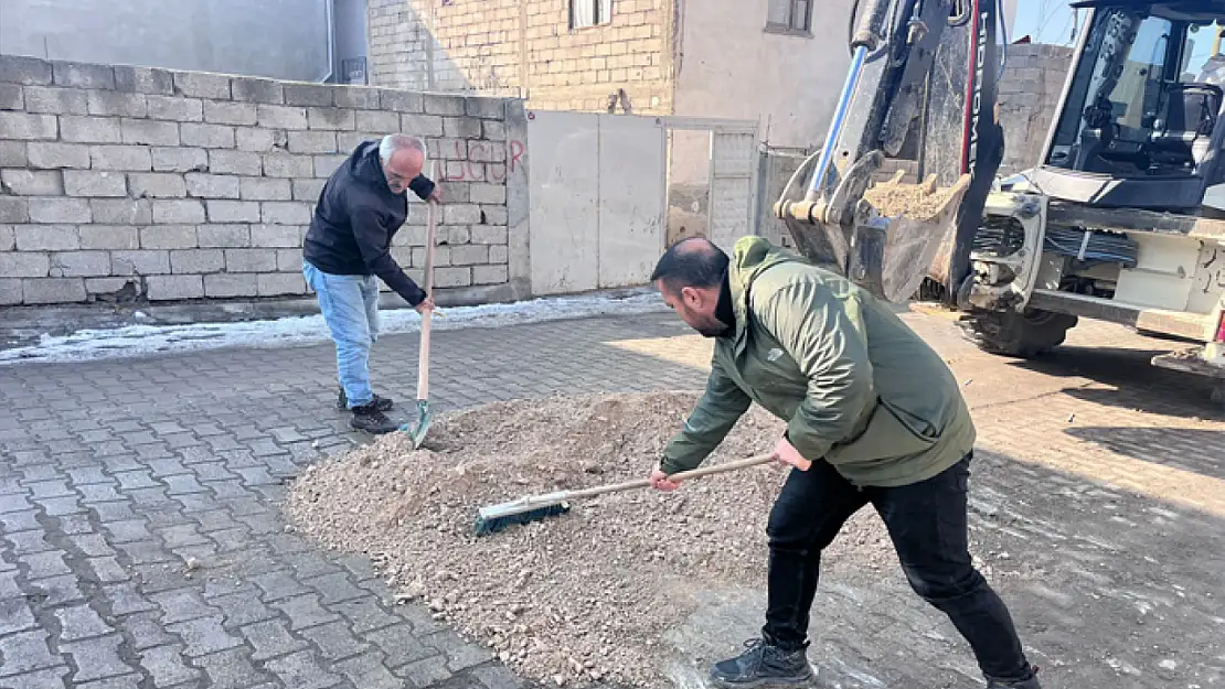 İpekyolu Belediyesi'nden yol bakım onarım çalışması