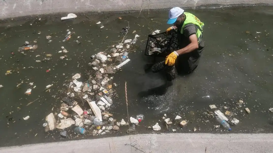 İpekyolu Belediyesi Şamran Kanalını temizledi