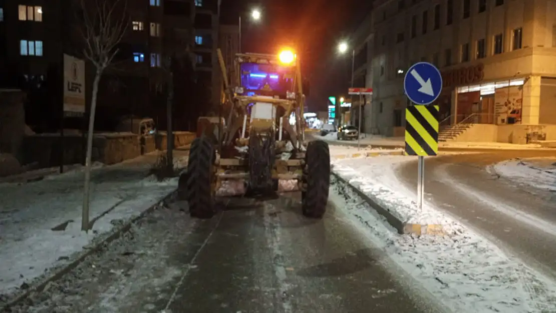 İpekyolu Belediyesi yoğun kar yağışına karşı önlemler alıyor