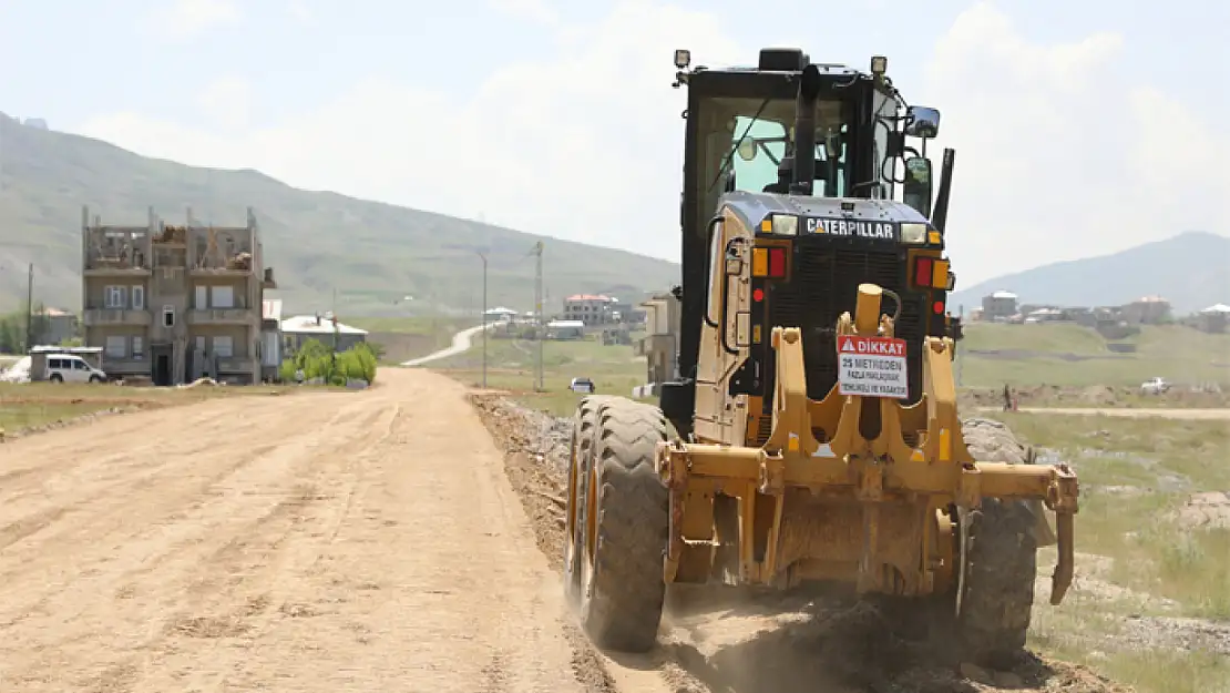 İpekyolu Belediyesi yol ağını genişletiyor 