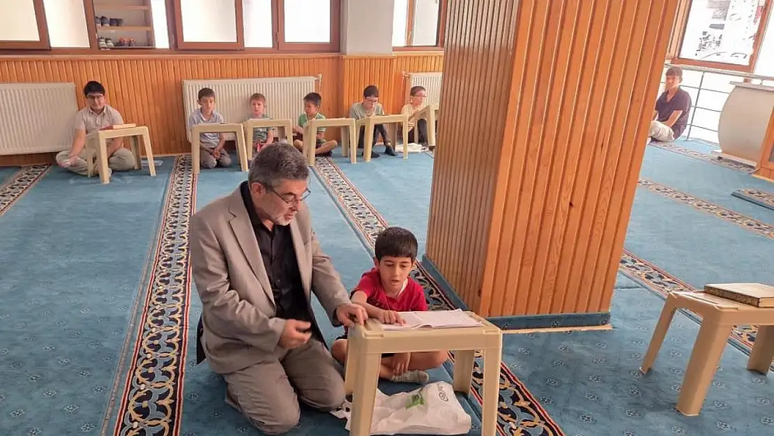 İpekyolu Müftüsü Tavlaşoğlu'dan Kur'an kurslarına ziyaret
