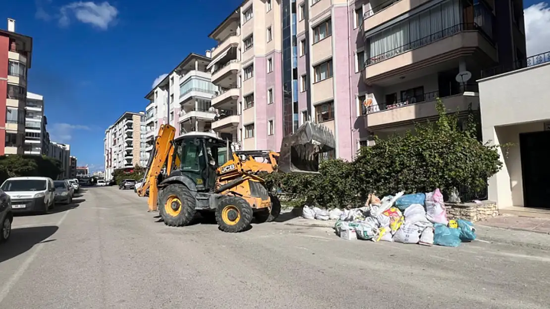 İpekyolu'nda hafriyat kaldırma çalışmaları sürüyor