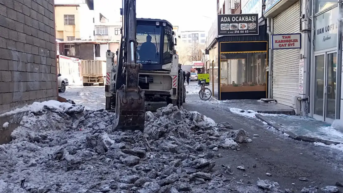 İpekyolu'nda kar temizleme çalışması