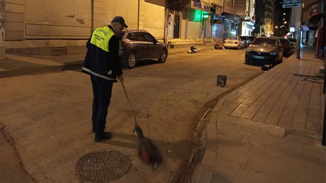 İpekyolu'nda vardiyalı temizlik çalışmaları