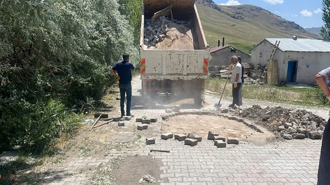İpekyolu'nda yol ve altyapı çalışmaları devam ediyor