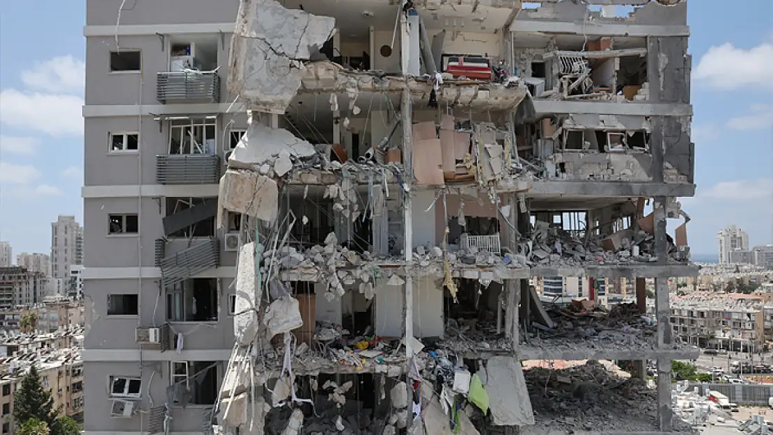 İran: İsrail saldırılarında can kaybı 224'e yükseldi