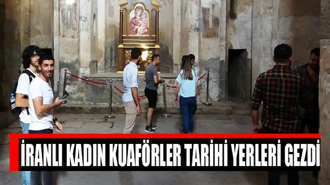 İranlı kadın kuaförler tarihi yerleri gezdi