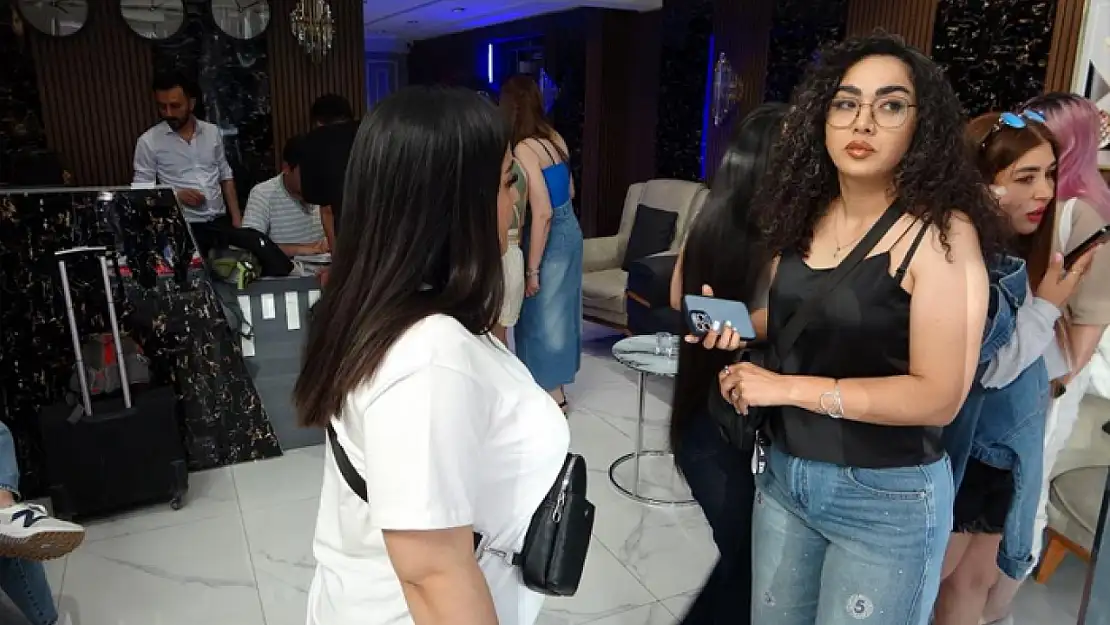 İranlı turistler Van esnafına çifte bayram yaşattı