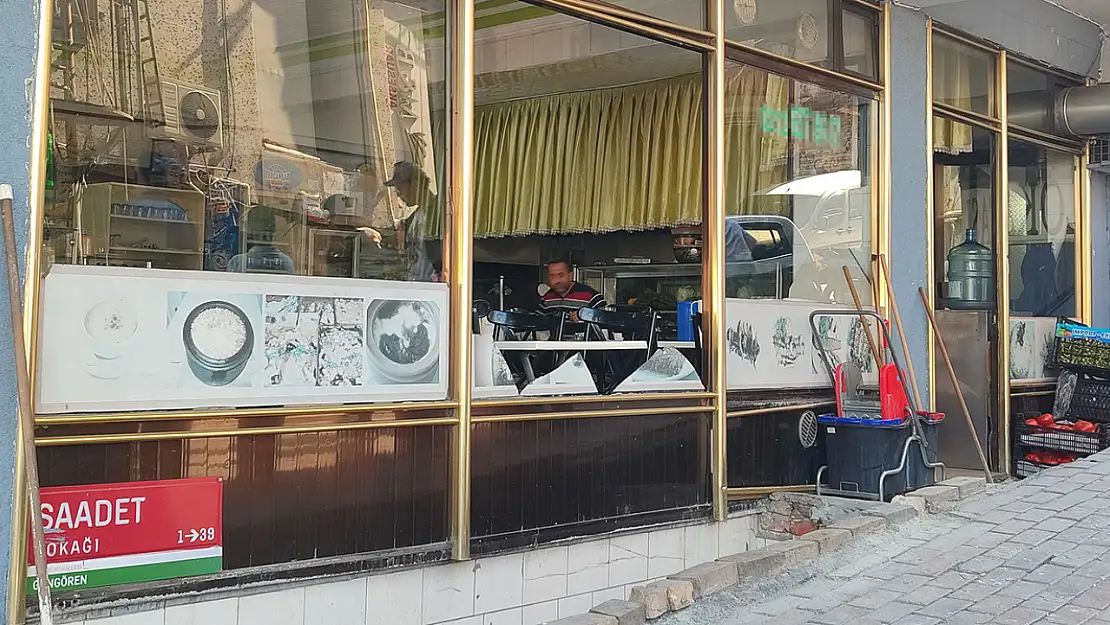 İş yerinde lazer kesim makinası patladı, 4 işyeri ve 2 araç hasar gördü