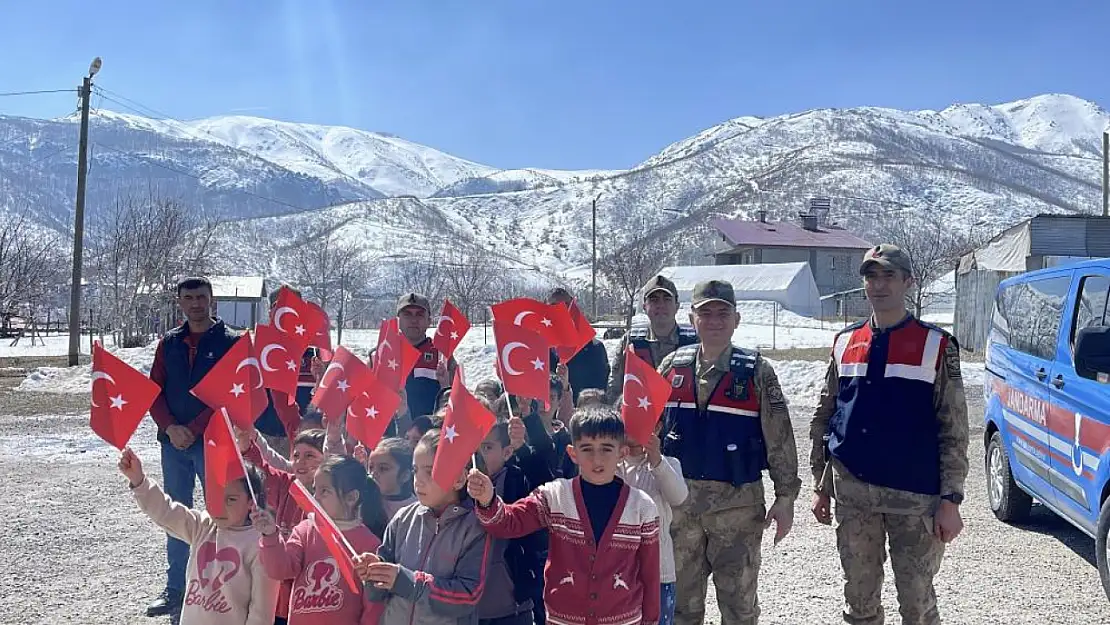 Jandarmadan öğrencilere anlamlı destek