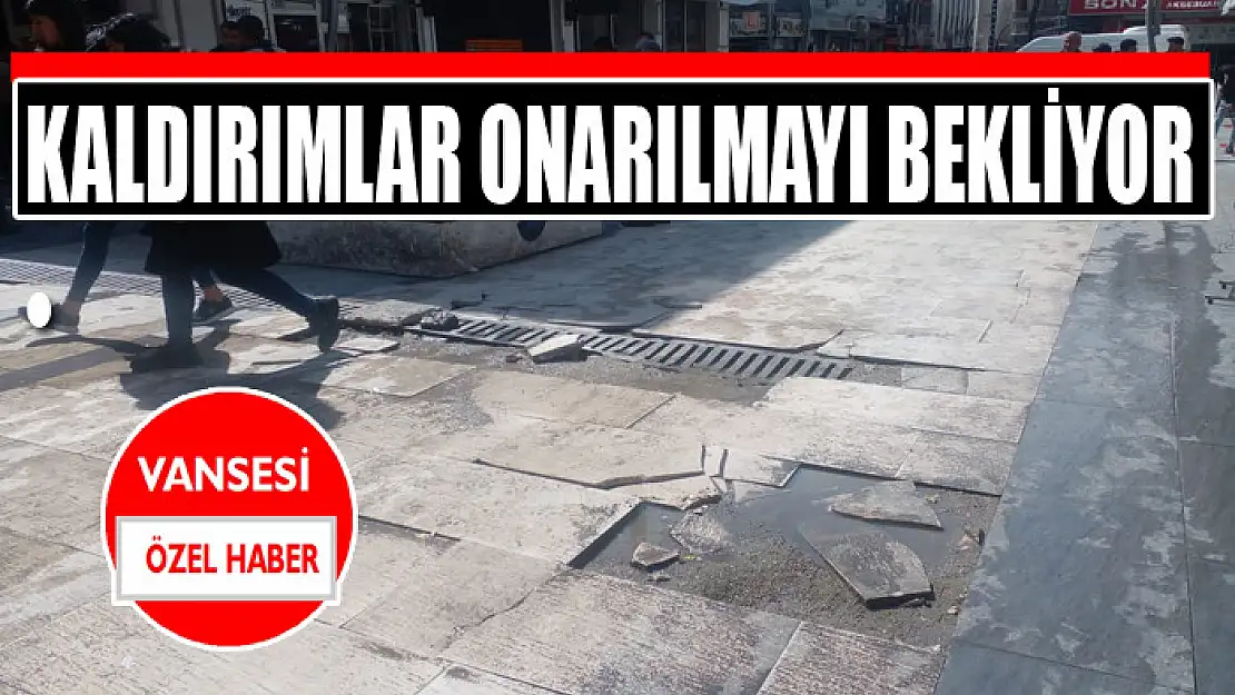 Kaldırımlar onarılmayı bekliyor