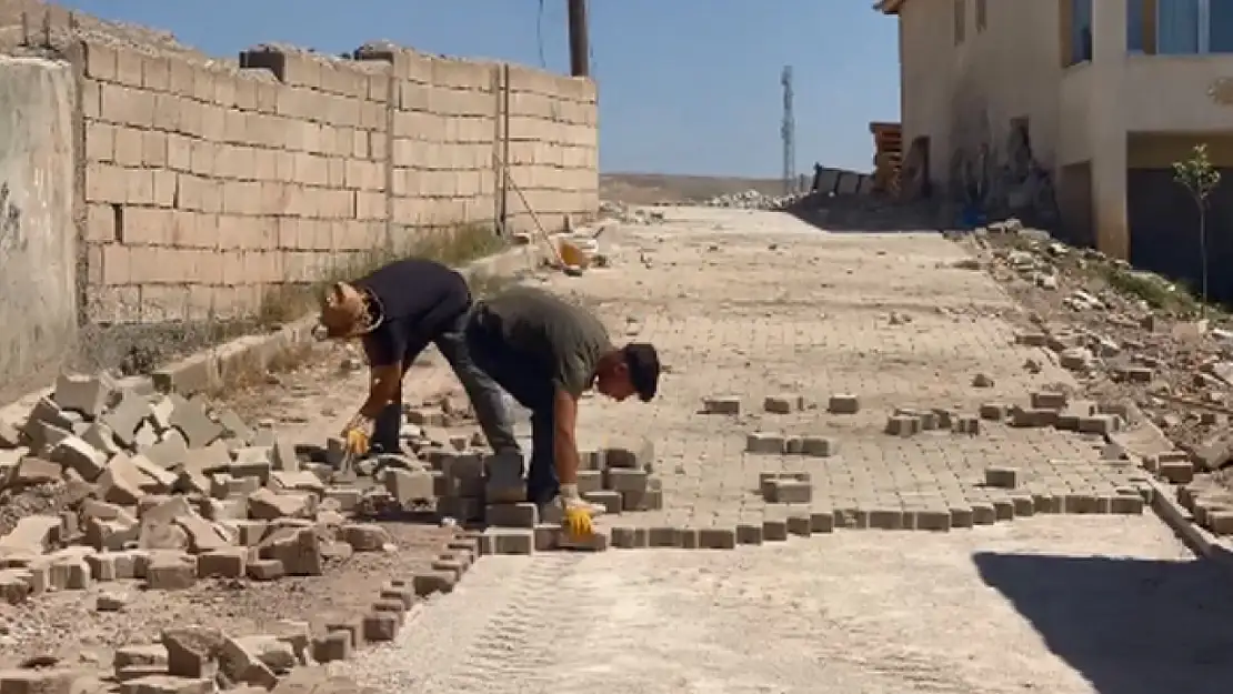 Kalecik Mahallesi'ne parke taşı döşeme çalışmaları