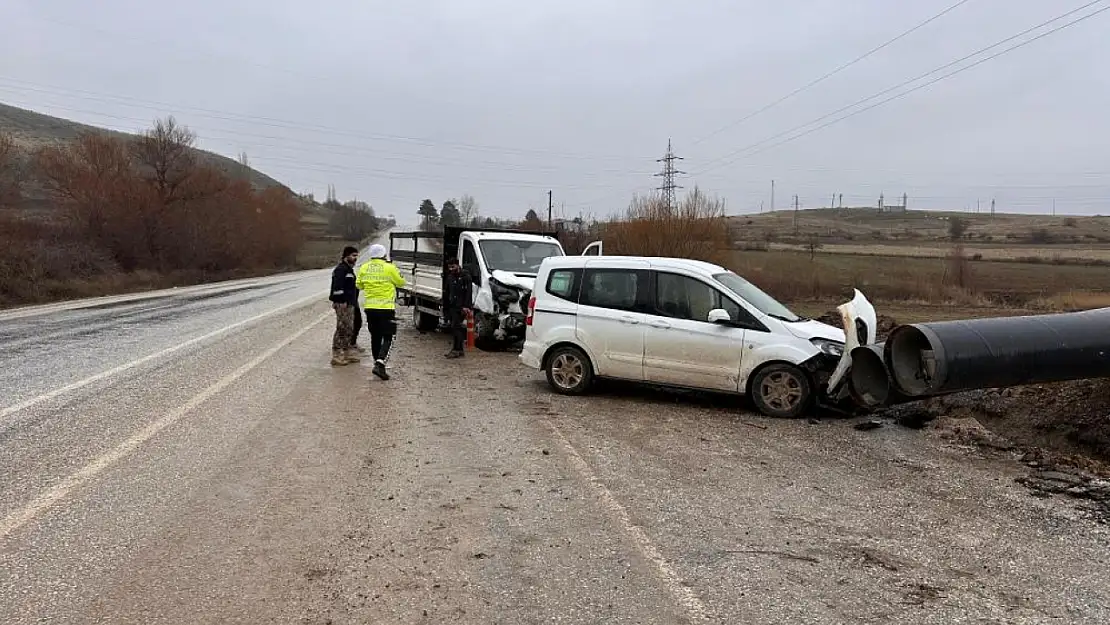 Kamyonet ile otomobil çarpıştı: 1 yaralı