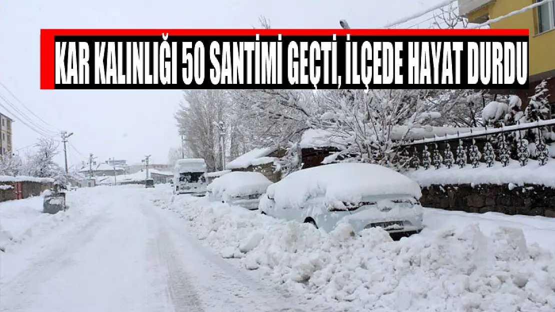 Kar kalınlığı 50 santimi geçti, ilçede hayat durdu