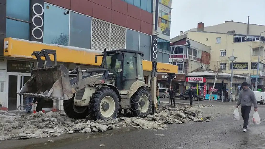 Kar ve buzla mücadele çalışmaları sürüyor