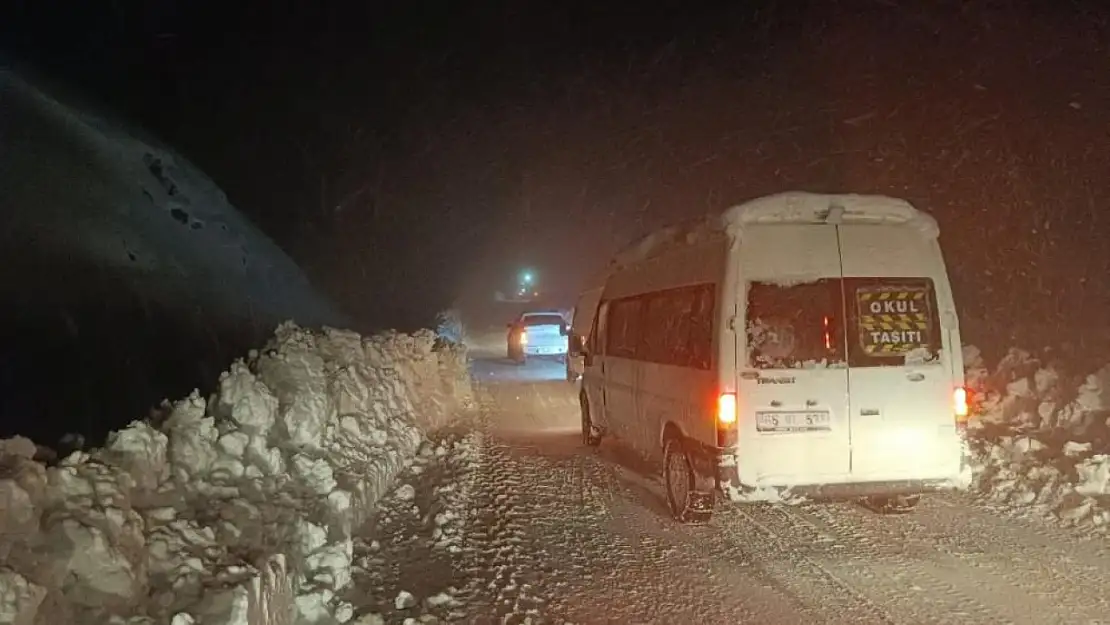 Kar ve tipi etkili oldu, sürücüler zor anlar yaşadı