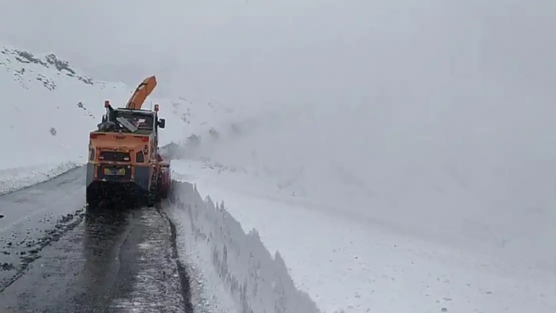 Kara yolu ulaşıma açıldı