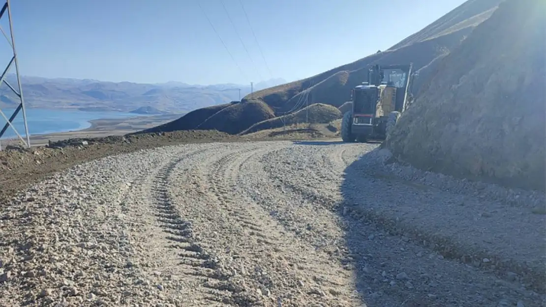 Karaağaç Mahallesi'nde stabilize yol çalışması