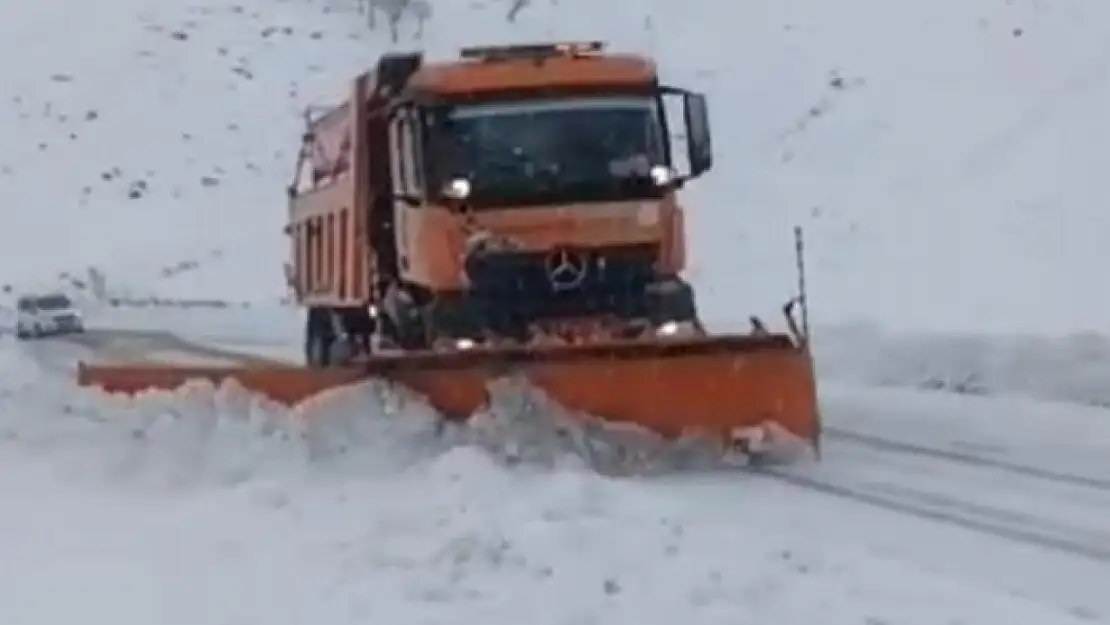 Karayollarından kar temizleme çalışması