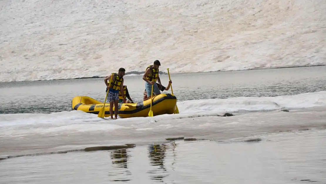 Karda rafting antrenmanı