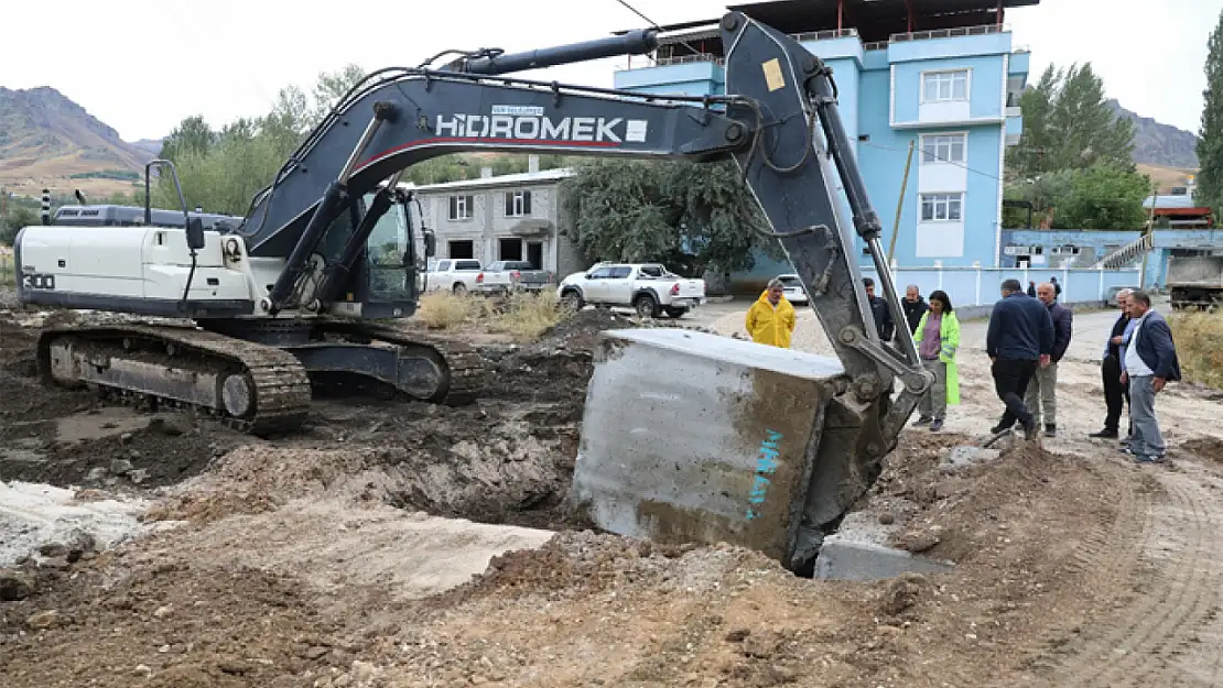 Kavuncu Mahallesi'nde dere ıslahı ve yol çalışmaları