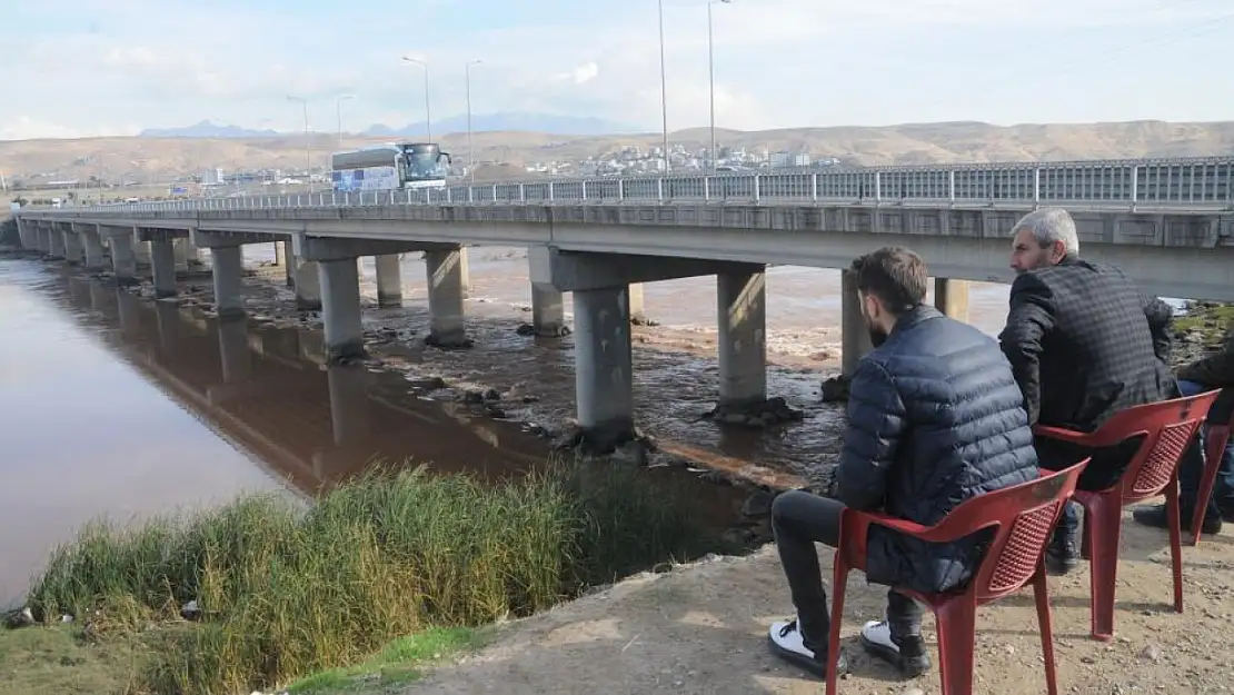 Kaybolan genci arama çalışmalarına Van Emniyetide katıldı