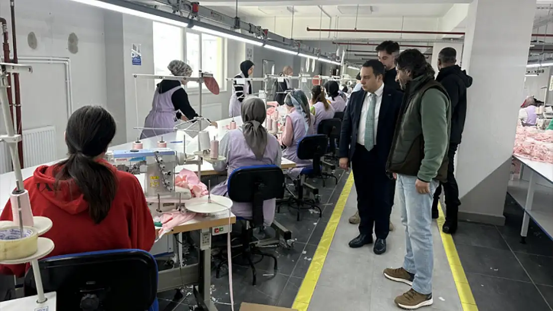 Kaymakam Aydoğan'dan tekstil fabrikasına ziyaret