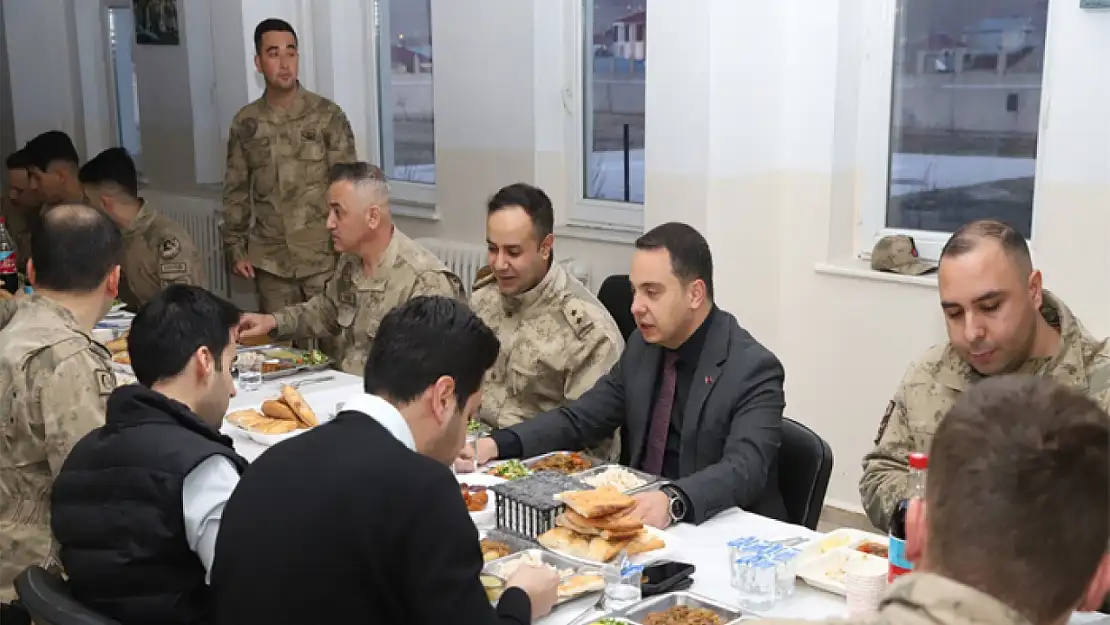 Kaymakam Aydoğan, jandarma personeliyle iftar açtı