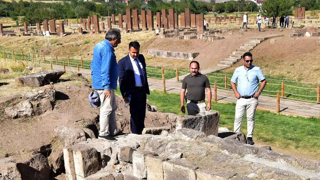 Kaymakam Bingöl, kazı çalışmalarını inceledi