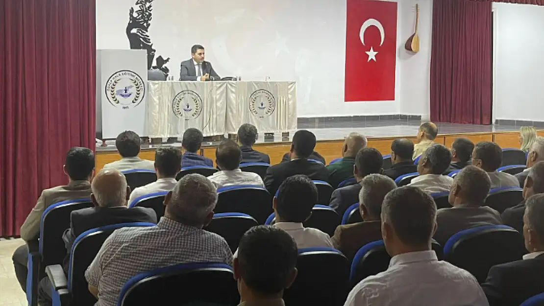 Kaymakam Bulut Başkanlığında Özalp'ta muhtarlarla istişare toplantısı