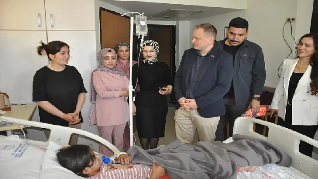 Kaymakam Koşansu'dan polis, asker ve hastalara bayram ziyareti
