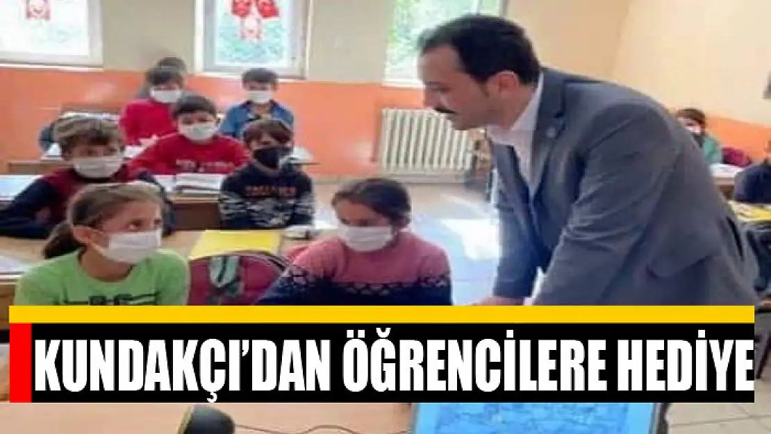 Kaymakam Kundakçı'dan öğrencilere hediye