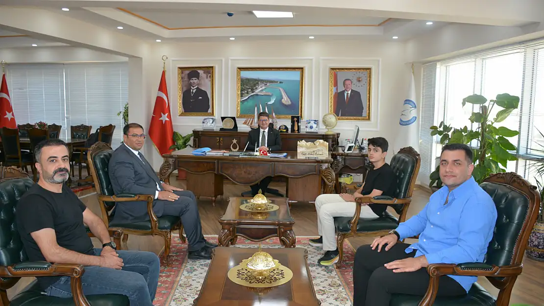 Kaymakam Özdemir'den LGS Türkiye birincisine tebrik