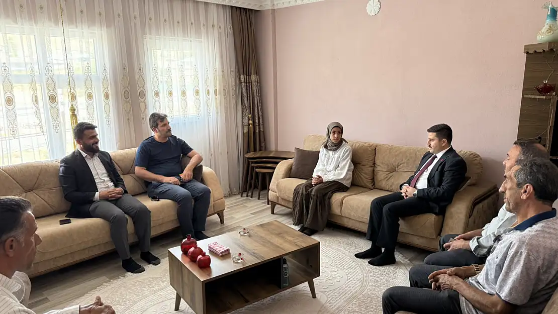 Kaymakam Rahmi Bulut, Umreye giden öğrenciyi ziyaret etti