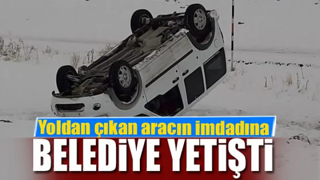 Yoldan çıkan aracın imdadına Çaldıran Belediyesi ekipleri yetişti