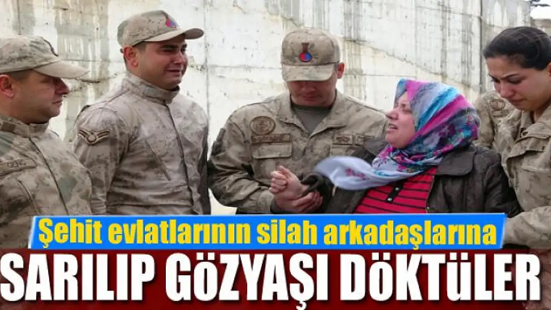 Şehit evlatlarının silah arkadaşlarına sarılıp gözyaşı döktüler