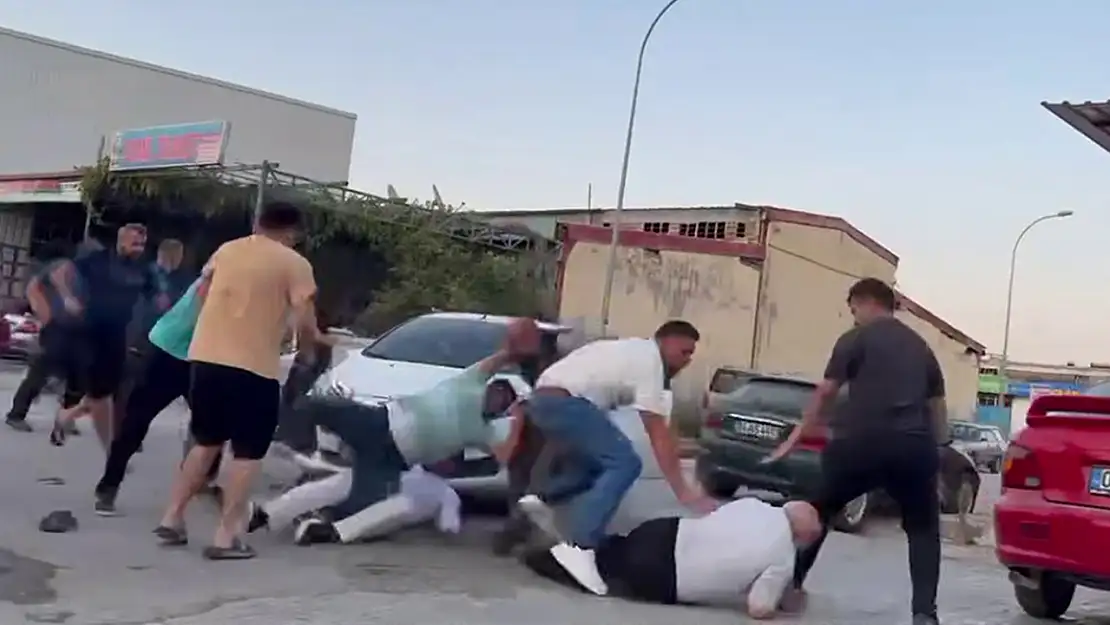 Kaza sonrası tekmeli, yumruklu kavga