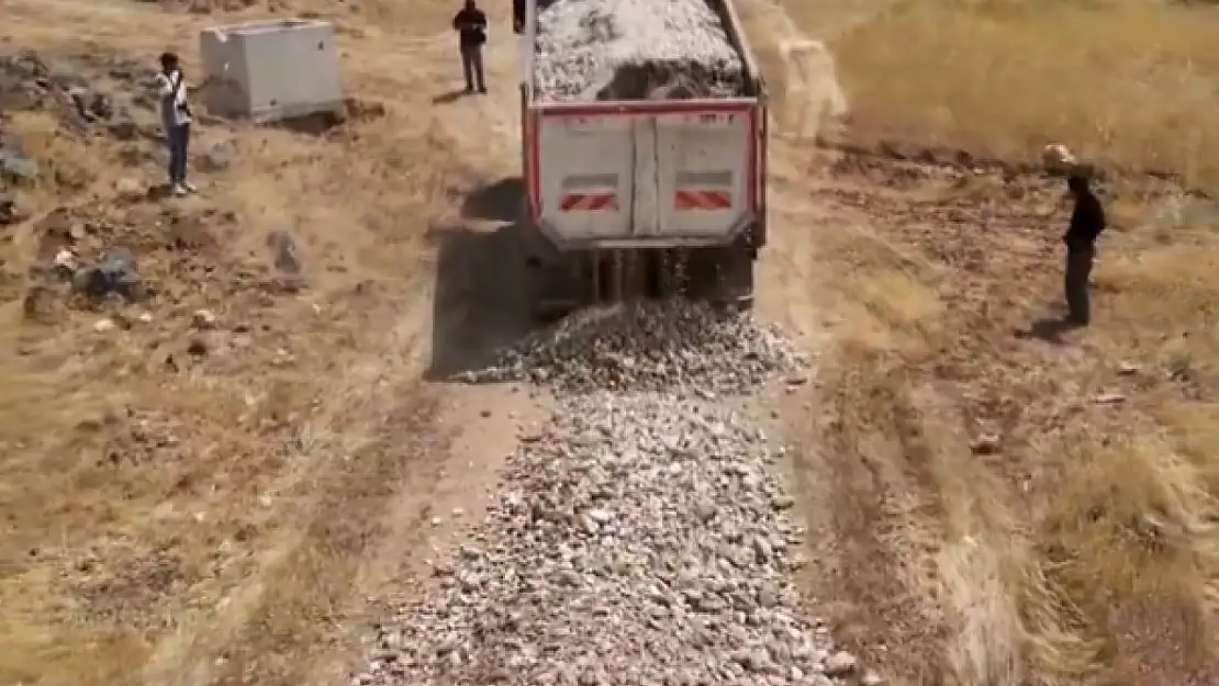 Keklikova'da yol çalışmaları sürüyor
