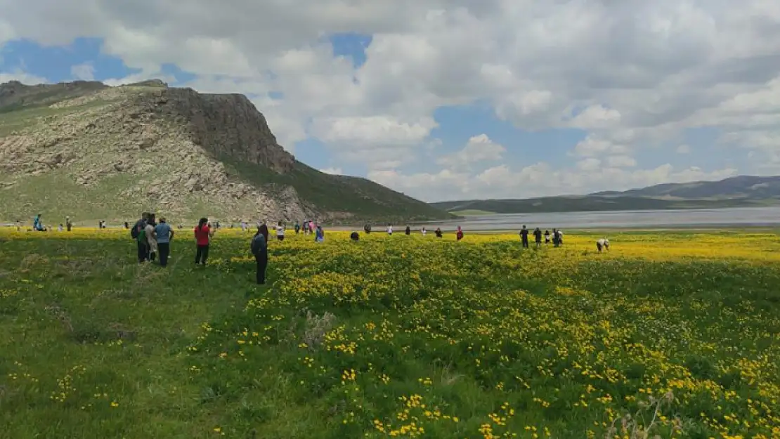 Keşiş Gölü ziyaretçilerini ağırlamaya başladı