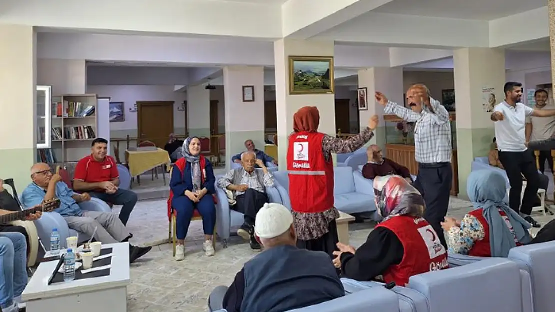 Kızılay gönüllülerinden huzurevine anlamlı ziyaret
