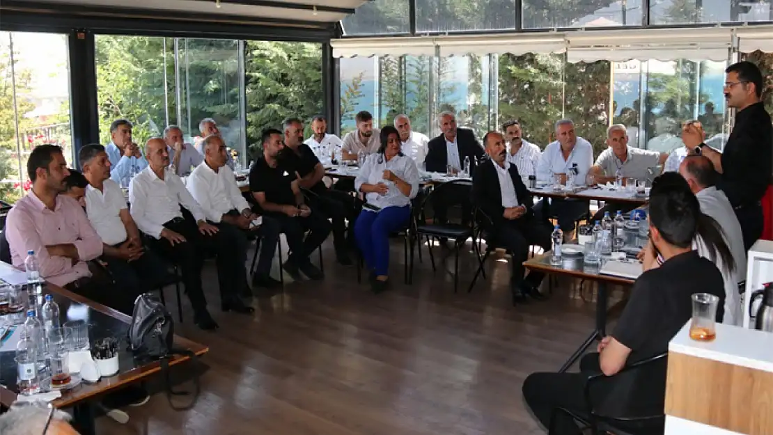 Koç ve Komi muhtarlarla buluştu