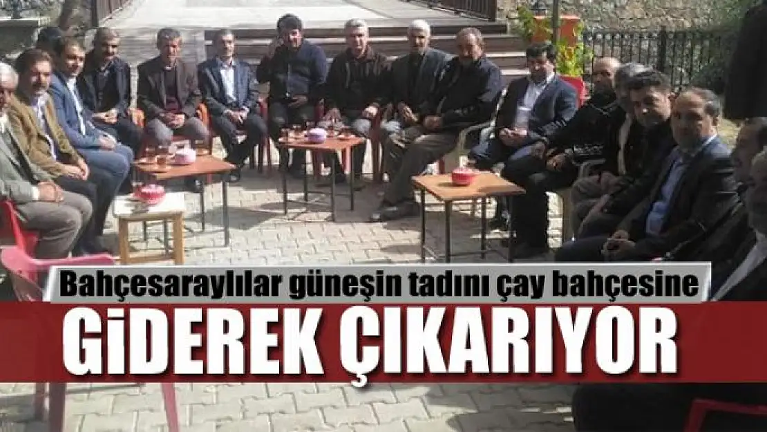 Bahçesaraylılar güneşin tadını çay bahçesine giderek çıkarıyor 