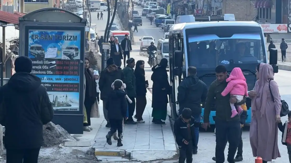 Komşuda deprem Şemdinli'yi salladı!