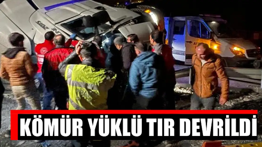 Kömür yüklü tır devrildi