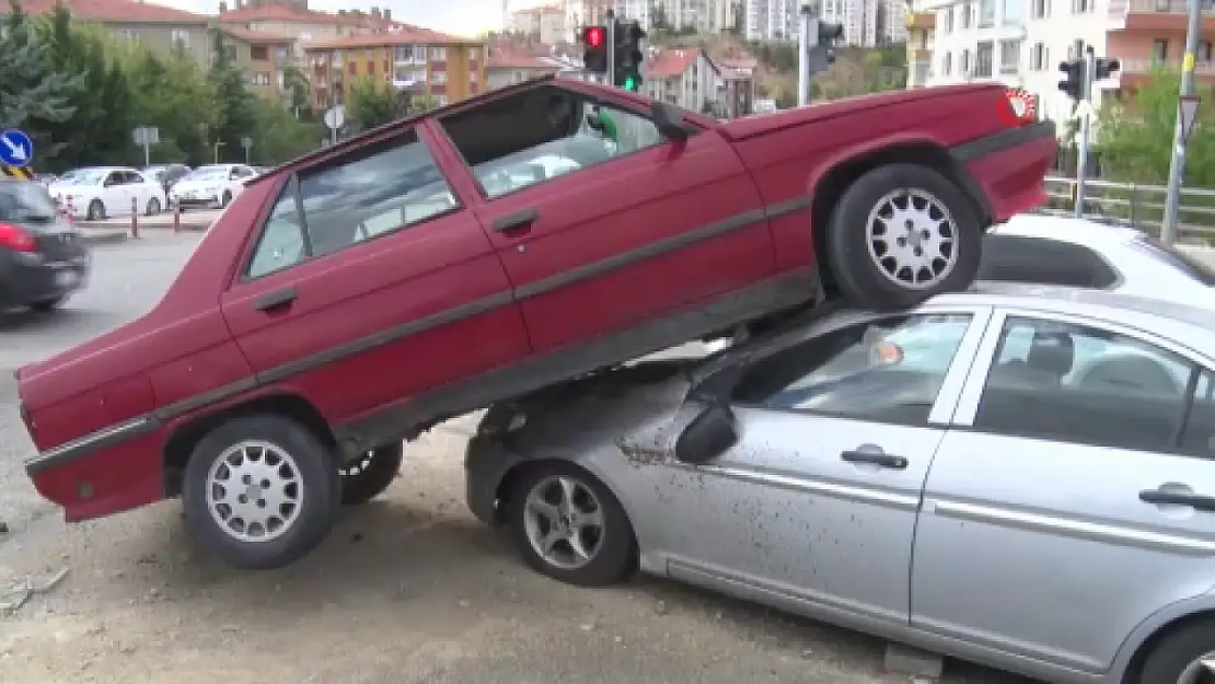 Kontrolden çıkan araç çarptığı otomobilin üstünde asılı kaldı