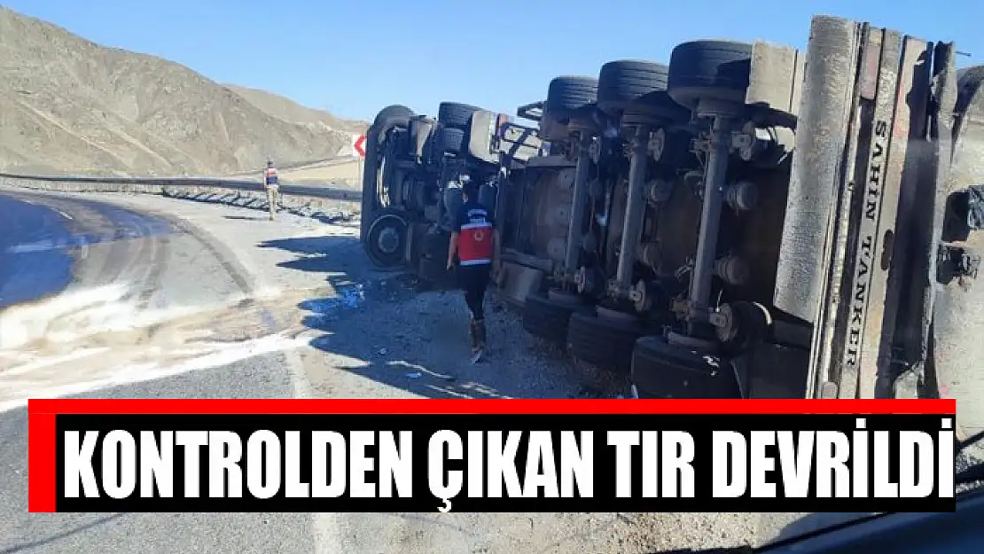 Kontrolden çıkan tır devrildi