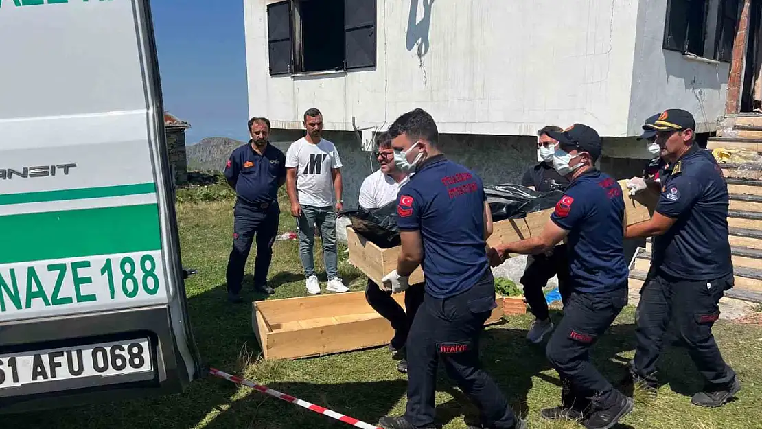 Kundaklanan yayla evindeki 3 cenaze otopsi için Adli Tıp Kurumu'na gönderildi