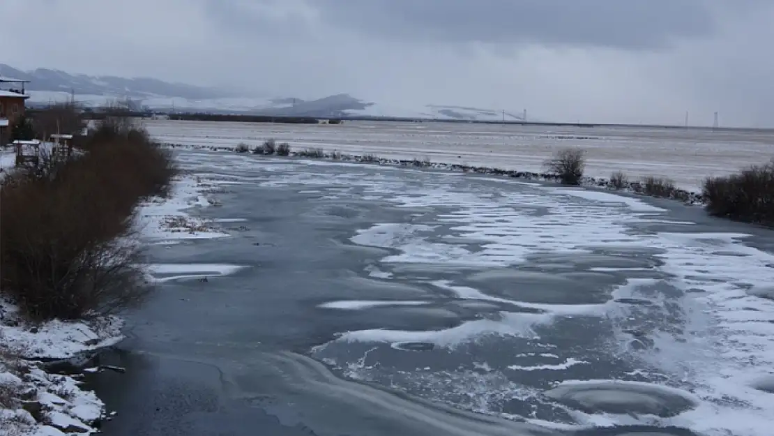 Kura Nehri buz tuttu!